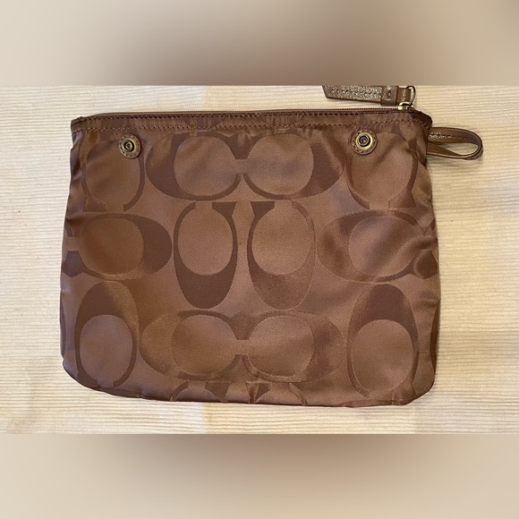 Coach Pouch - Picture 4 of 4